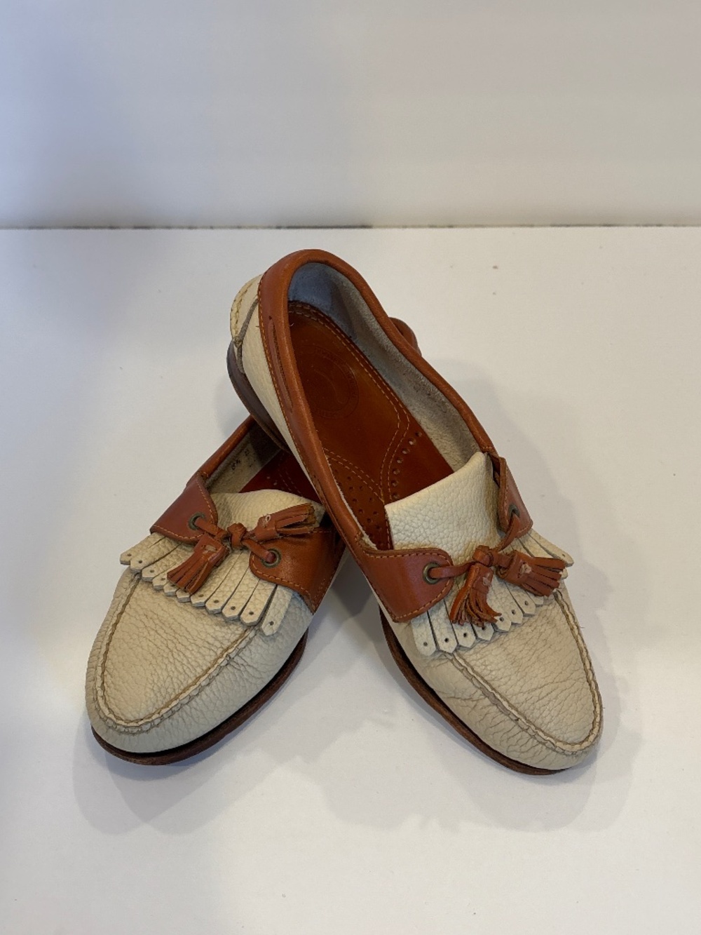 Women’s Vtg Dooney & Bourke Cream Pebbled Leather Kiltie Tassel Loafers 8.5